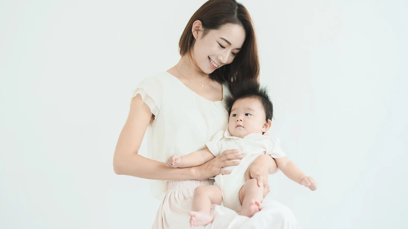 Trẻ 4 tháng tuổi đã bế ngồi được chưa?