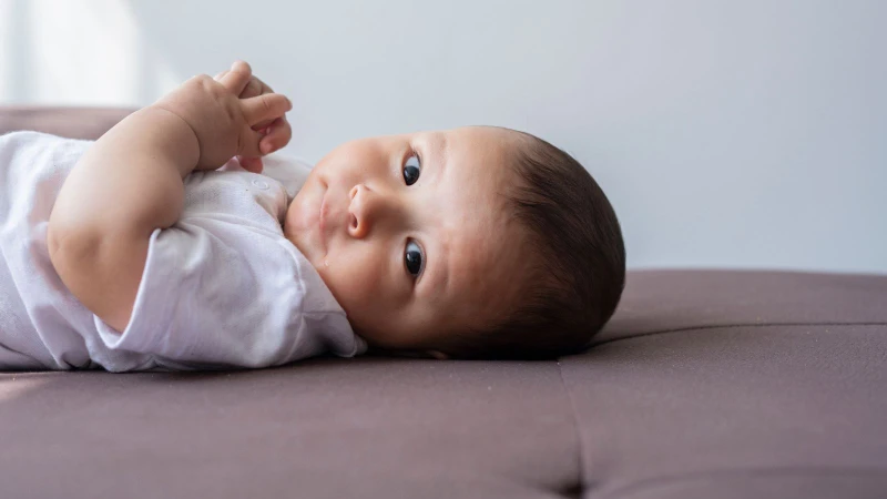 Mẹ cần biết những yếu tố ảnh hưởng trực tiếp đến việc trẻ 6 tháng đi ngoài mấy lần trong ngày