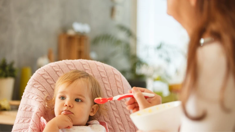Ép bé ăn khi bé đã no có thể khiến bé bị sợ ăn