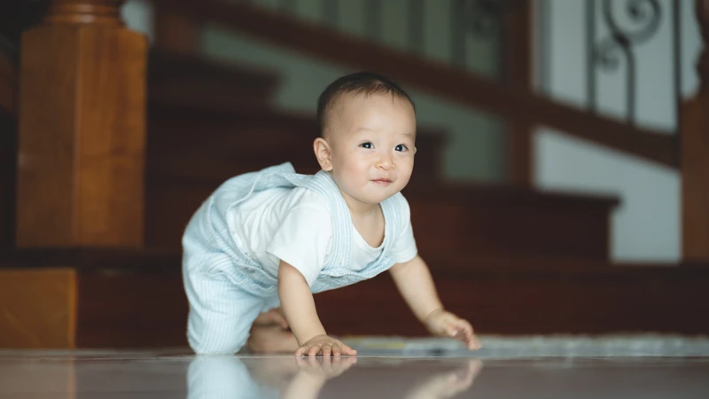 Giai đoạn bò và trườn là bước đệm quan trọng cho việc tập đi