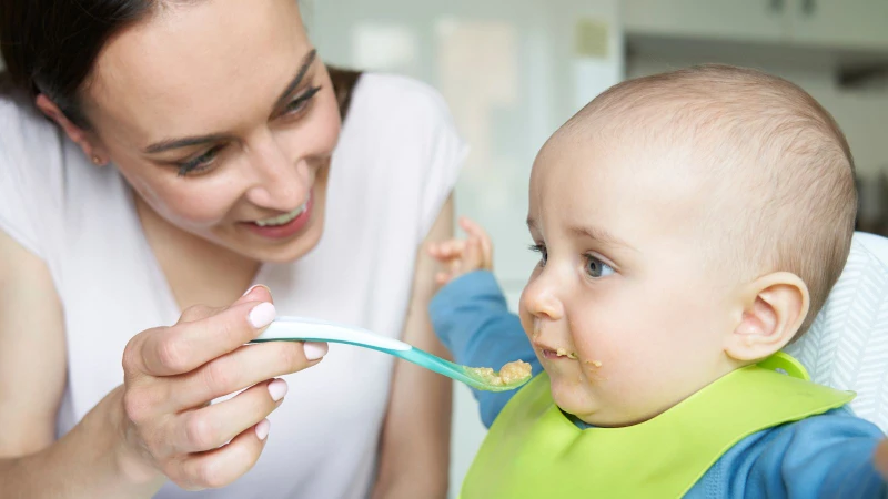 Trẻ 8 tháng ăn được gì? Gợi ý thực đơn giúp bé ăn ngon, phát triển tốt 4