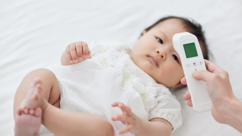 Trẻ 9 tháng tiêm mũi sởi có sốt không? Sau khi tiêm vắc xin sởi, một số trẻ có thể bị sốt