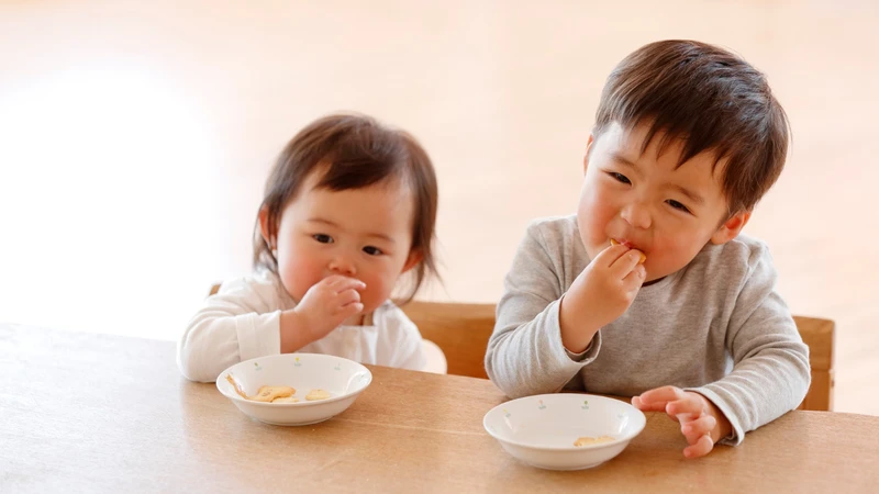 Trẻ ăn thô sớm có đau dạ dày​ hay không? 1