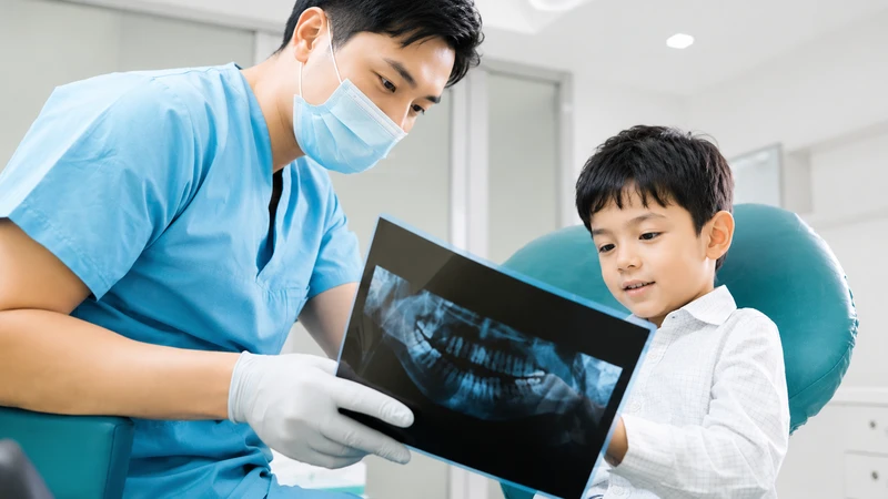 Phim X-quang giúp nha sĩ đánh giá tổn thương đến mầm răng vĩnh viễn