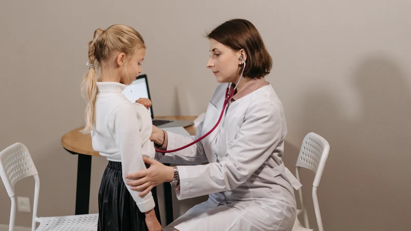 Trẻ bị mèo cào xước tay chảy máu – Cách xử lý đúng và những điều cha mẹ cần biết4