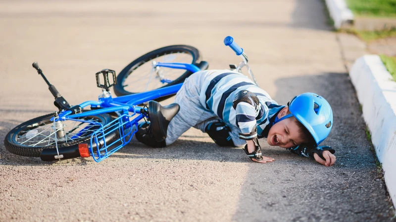 Trẻ bị ngã đập đầu cần theo dõi bao lâu phụ thuộc mức độ chấn thương