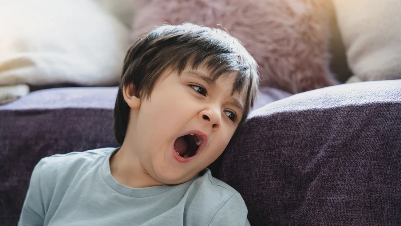 Lơ mơ, co giật hoặc nôn nhiều sau ngã là dấu hiệu cần đi khám ngay