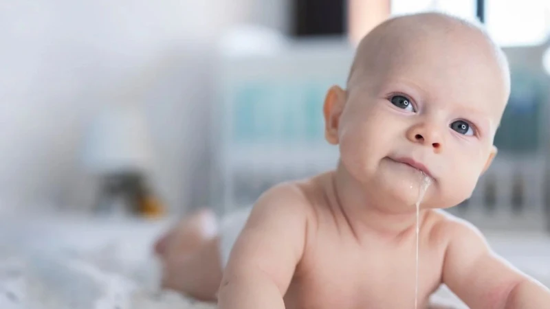 Trẻ bị nôn có nên cho uống sữa? Những điều cha mẹ cần biết