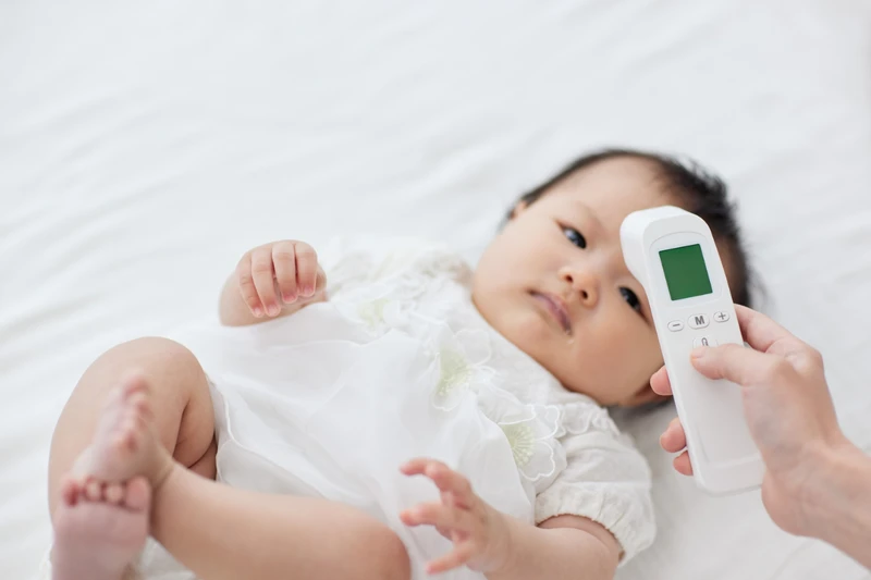 Trẻ bị nôn sốt không đi ngoài​ do đâu? Cách chăm sóc trẻ tại nhà 1