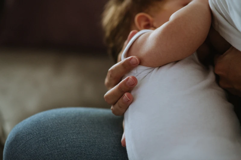 Trẻ bị nôn sốt không đi ngoài​ do đâu? Cách chăm sóc trẻ tại nhà 5