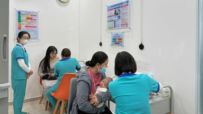 tre-bi-phat-ban-sau-sot-can-kieng-gi 3.jpg