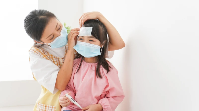Nên đưa trẻ đi khám nếu sốt kéo dài hoặc tái phát nhiều lần