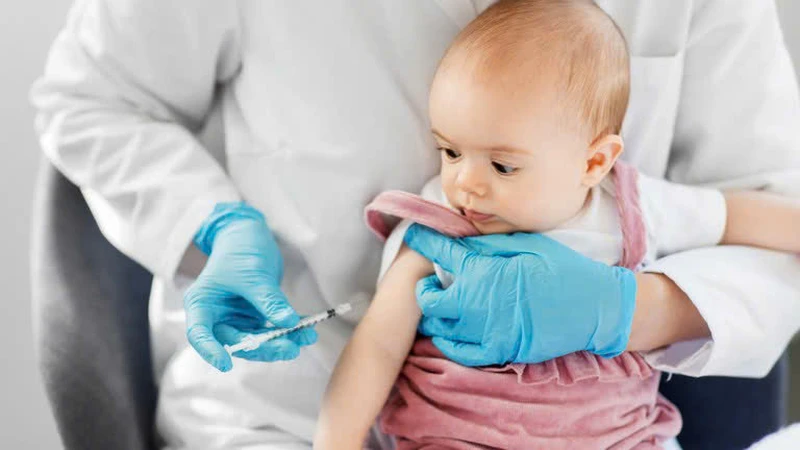 Trẻ bị sốt nhưng không ho, sổ mũi cha mẹ có nên lo lắng? 2