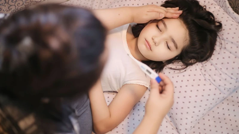 Trẻ bị sốt nổi nốt đỏ như muỗi đốt​: Nguyên nhân và cách xử trí 2
