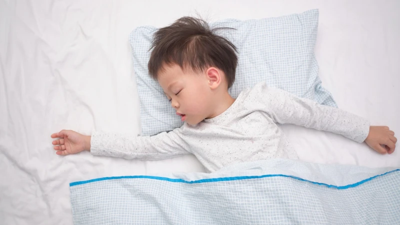 Trẻ hết sốt vẫn cần được theo dõi các dấu hiệu bất thường