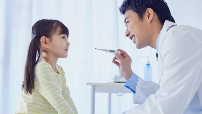 Trẻ bị viêm phế quản có nên nằm quạt? Cha mẹ nhất định không nên bỏ qua những điều này 3