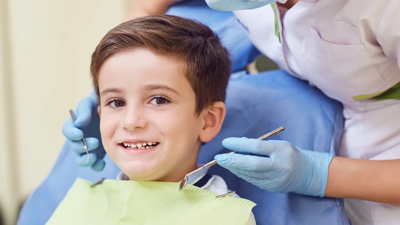 Đưa trẻ đi khám nha khoa định kỳ là cách tốt nhất để theo dõi sức khỏe răng miệng