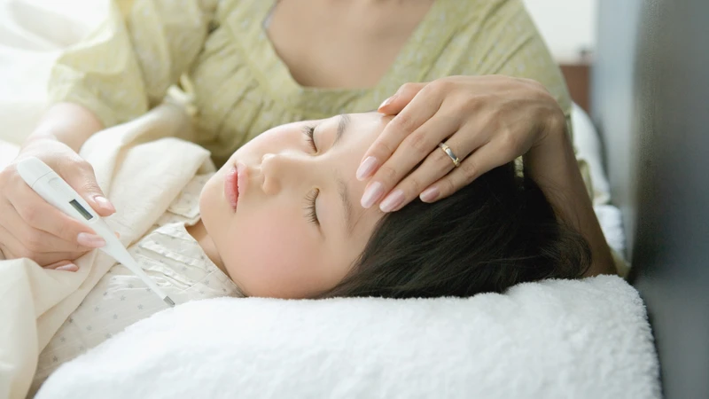 Trẻ có nên tắm khi bị sốt không? Hướng dẫn cách tắm đúng cho trẻ bị sốt 4