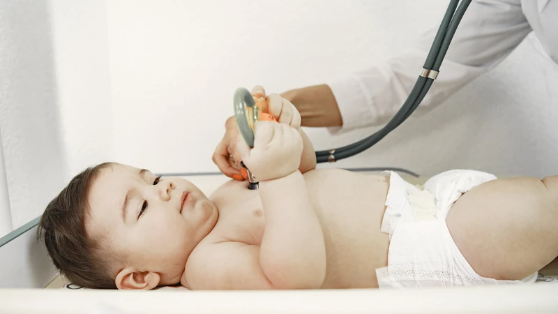 Trẻ đi ngoài ra máu là dấu hiệu bệnh gì? Cha mẹ cần nhận biết sớm để xử lý kịp thời 5