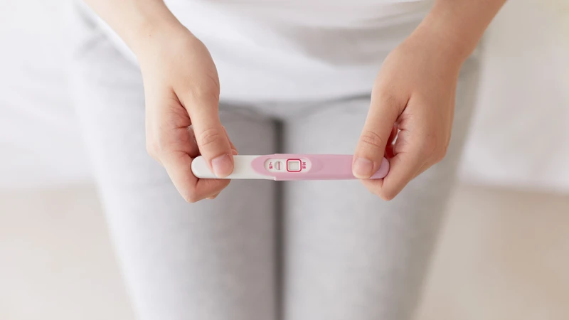 Có thể thử thai vào bất kỳ thời điểm nào trong ngày theo hướng dẫn của sản phẩm