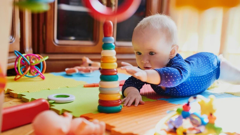 Trẻ mấy tháng biết bò? Cột mốc phát triển cha mẹ cần lưu ý 3