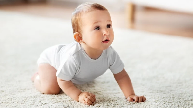 Trẻ mấy tháng biết bò? Cột mốc phát triển cha mẹ cần lưu ý 4