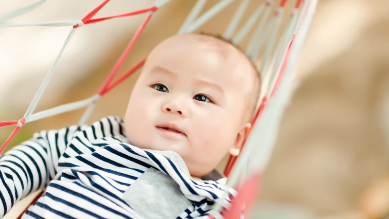 Trẻ mấy tháng được nằm võng​? Cha mẹ cần lưu ý gì để an toàn cho bé 1