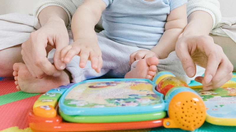 Trẻ mấy tháng nhìn được màu sắc? Quá trình phát triển thị giác của bé 1