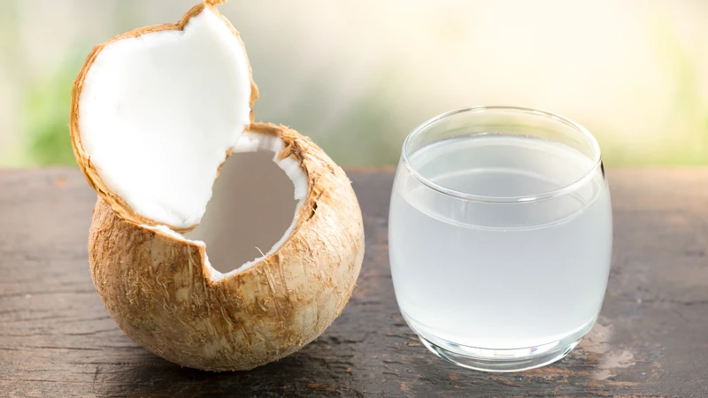 Trẻ mấy tháng uống được nước dừa? Cha mẹ cần lưu ý điều gì để đảm bảo an toàn? 2