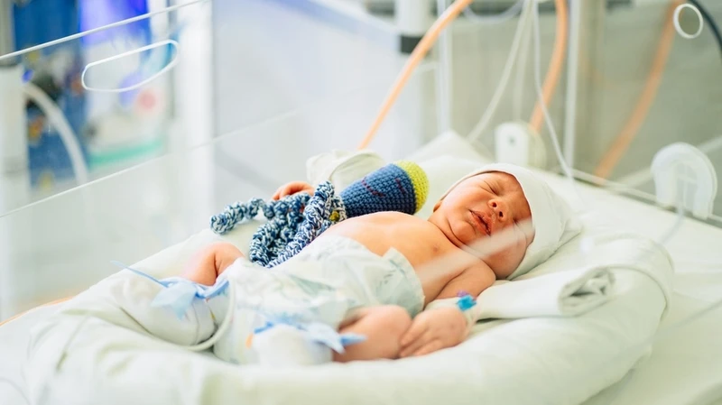 Trẻ sinh non 33 tuần nằm viện bao lâu? Cách chăm sóc trẻ sinh non 3