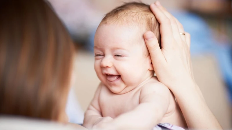 Trẻ sinh non mấy tháng biết lật? Những điều bố mẹ cần lưu ý 3
