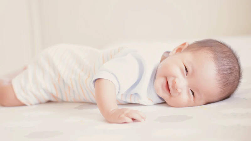 Trẻ sinh non mấy tháng biết lật? Những điều bố mẹ cần lưu ý 1