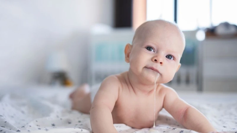 Trẻ sơ sinh 1 ngày không đi ị có sao không? Dấu hiệu bình thường hay bất thường 3
