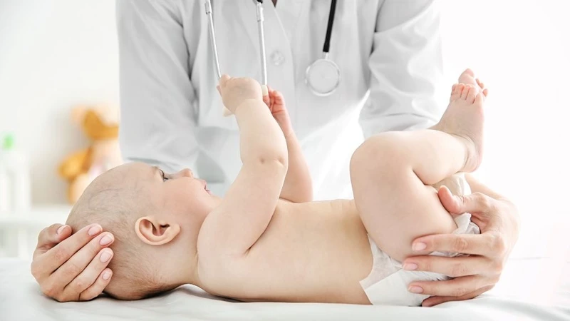 Trẻ sơ sinh 1 ngày không đi ị có sao không? Dấu hiệu bình thường hay bất thường 4
