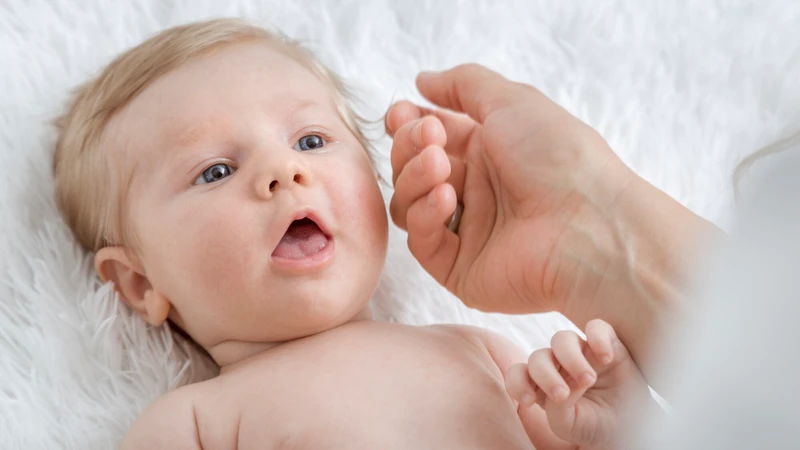 Cha mẹ cần lưu ý tuyệt đối không tự ý dùng thuốc hạ sốt, đặc biệt là trẻ dưới 3 tháng tuổi