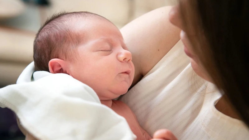 Sữa mẹ và giấc ngủ hỗ trợ bé phát triển khỏe mạnh mỗi ngày