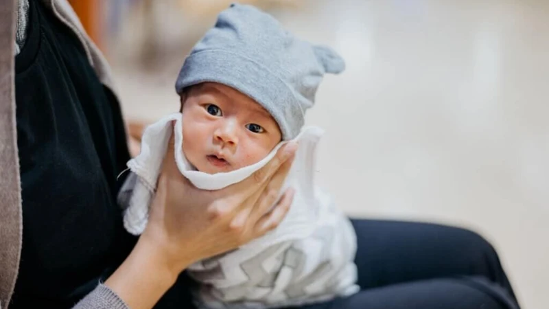 Trẻ sơ sinh bị ọc sữa và thở khò khè có đáng lo không 5