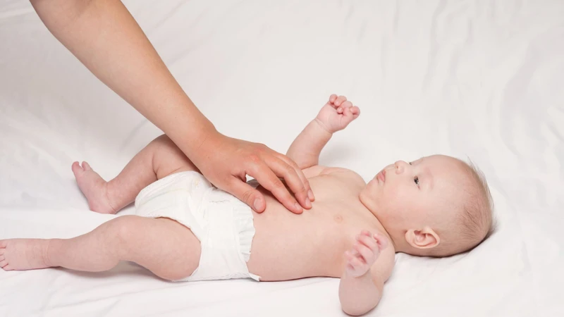 Trẻ sơ sinh đánh hơi nhiều nhưng không đi ngoài có sao không? 5