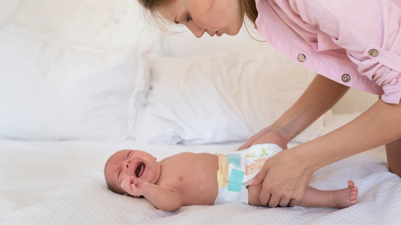 Trẻ sơ sinh đi ngoài có hạt vàng cha mẹ không nên chủ quan 1