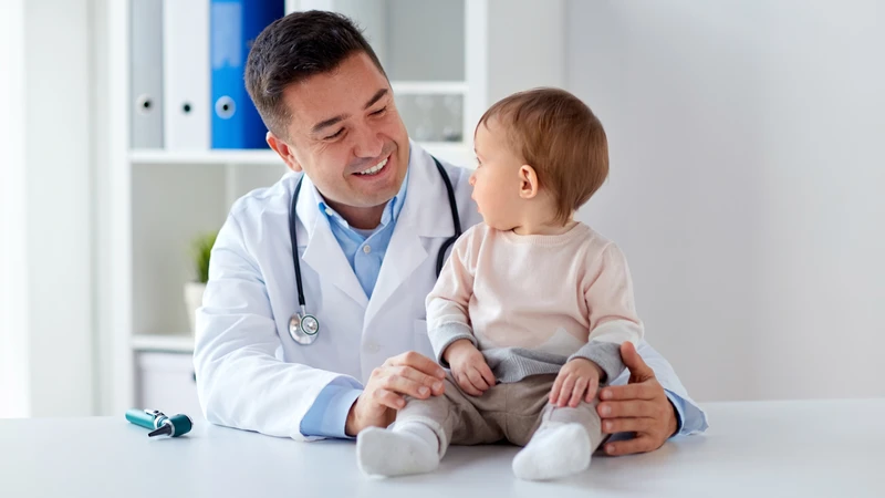 Các dấu hiệu bất thường cần được bác sĩ chuyên khoa nhi thăm khám và chẩn đoán kịp thời