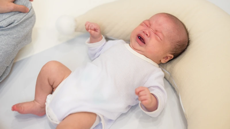 Trẻ sơ sinh khóc thét từng cơn có thể là biểu hiện của hội chứng Colic