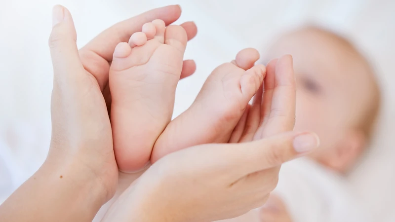 Cần lưu ý khi chân trẻ bất đối xứng, khó vận động hoặc có hình dạng bất thường