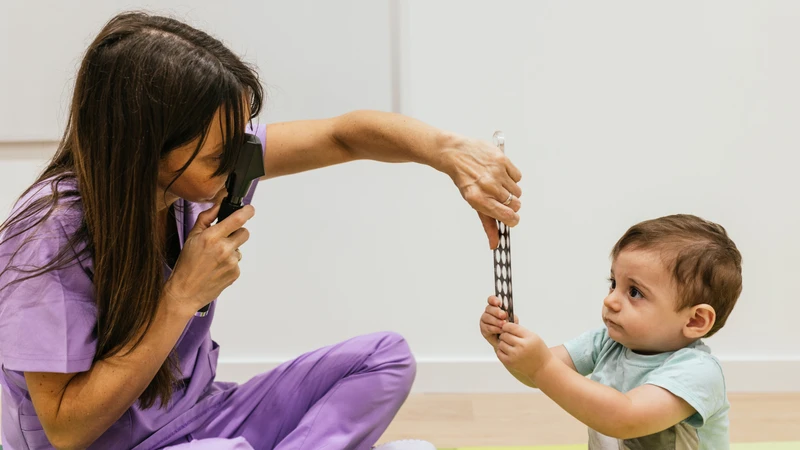 Can thiệp sớm giúp trẻ cải thiện khả năng nghe, giao tiếp và phát triển ngôn ngữ hiệu quả