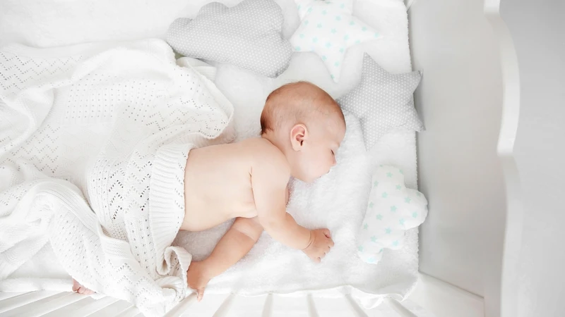 Khoảng từ 3 tháng tuổi trở lên, cha mẹ mới có thể cân nhắc việc sử dụng gối