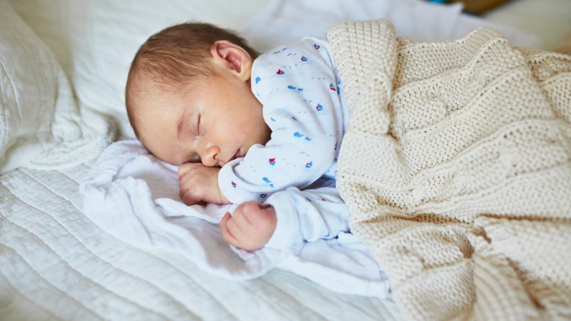 Trẻ sơ sinh nằm quạt được không là thắc mắc của nhiều cha mẹ