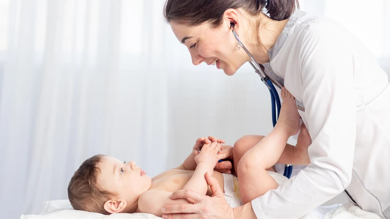 Cần đưa trẻ đi khám ngay khi có dấu hiệu bất thường để được chẩn đoán kịp thời