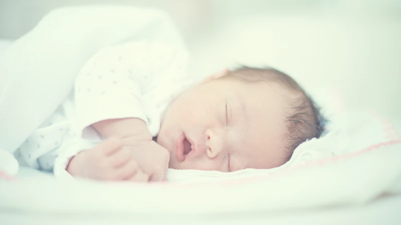 Trẻ sơ sinh ngủ há miệng có sao không? Những điều cần biết để bảo vệ sức khỏe của con 1