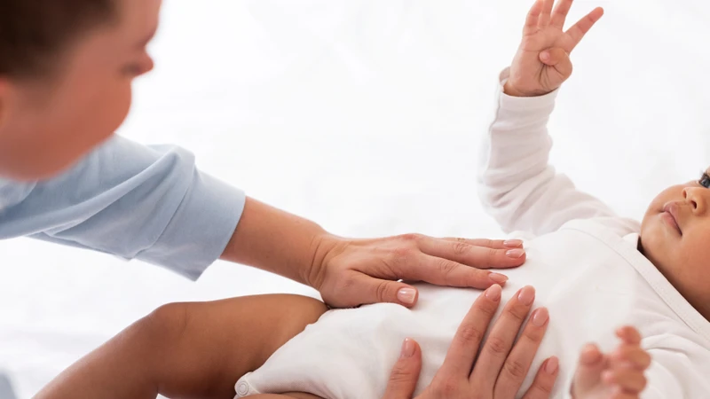 Trẻ sơ sinh ngủ hay giật mình khóc thét: Nguyên nhân, dấu hiệu và cách khắc phục hiệu quả 3