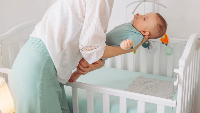 Trẻ sơ sinh ngủ hay giật mình khóc thét: Nguyên nhân, dấu hiệu và cách khắc phục hiệu quả 4