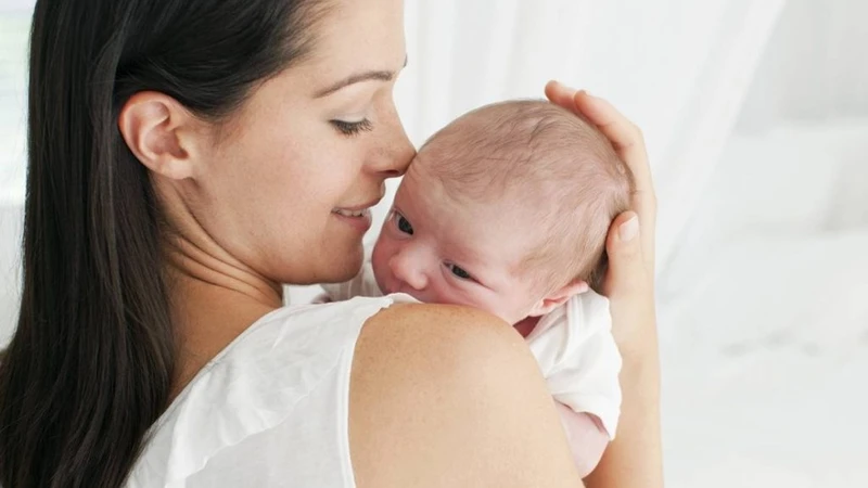 Trẻ sơ sinh nhận biết mẹ bằng cách nào? 1